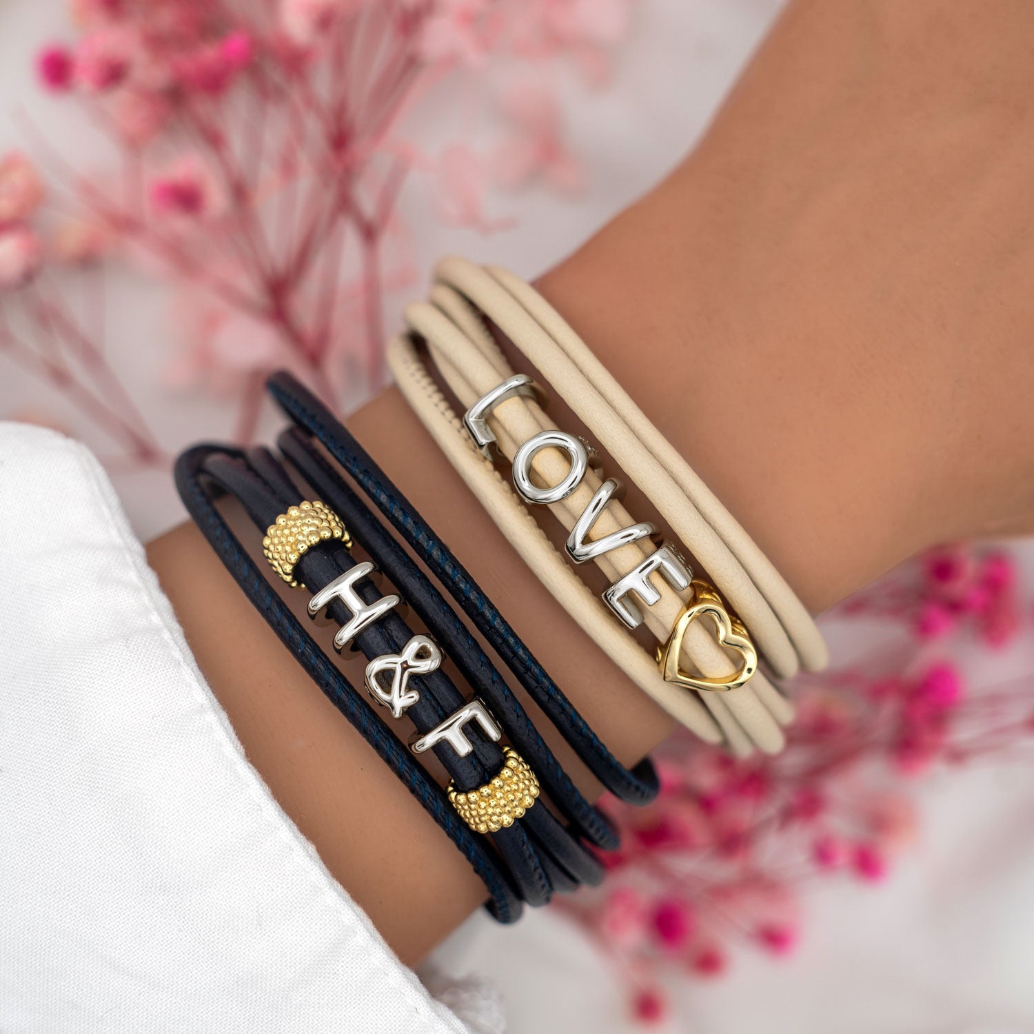 armband-leder-damen-persoenliche-letter-charms